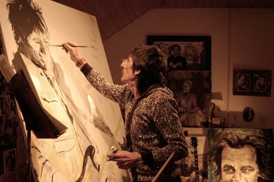 Photo of Ronnie Wood painting